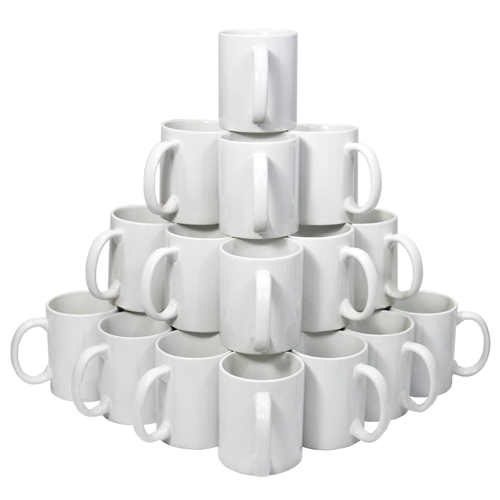 Tasses blanches en céramique empilées en pyramide, idéales pour la sublimation, avec poignées ergonomiques et surface lisse