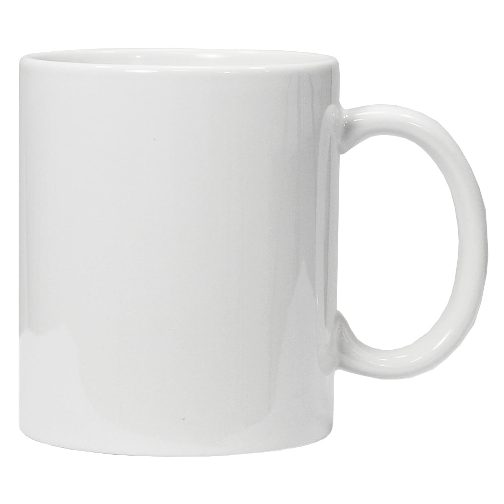Tasse blanche en céramique lisse avec une anse robuste, idéale pour la sublimation, présentée sur un fond neutre