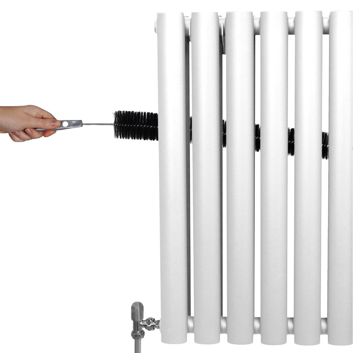 Radiateur à colonnes ovales blanc avec deux panneaux, main ajustant le robinet, design moderne et élégant, dimensions 1800 x 480 mm