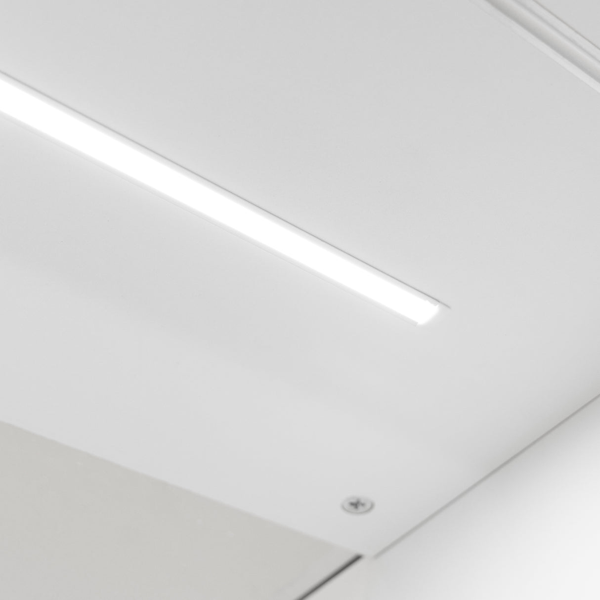 Comptoir de vente à LED blanc C1200, design épuré, éclairage moderne, surface lisse, intégration discrète dans l'espace intérieur