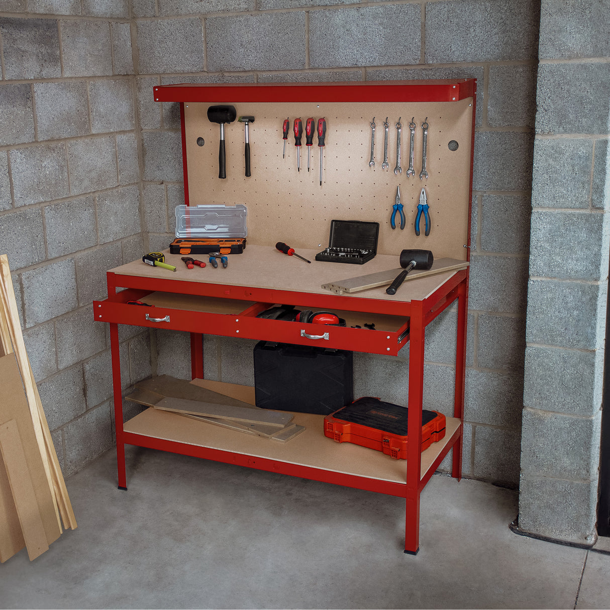 Établi de travail rouge de 120 cm avec tiroir, éclairage LED blanc froid, surface en bois, outils variés et mur perforé pour rangement
