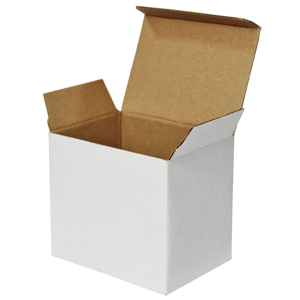 Boîte en carton blanche ouverte, idéale pour le rangement de tasses de sublimation, avec des bords nets et une texture lisse