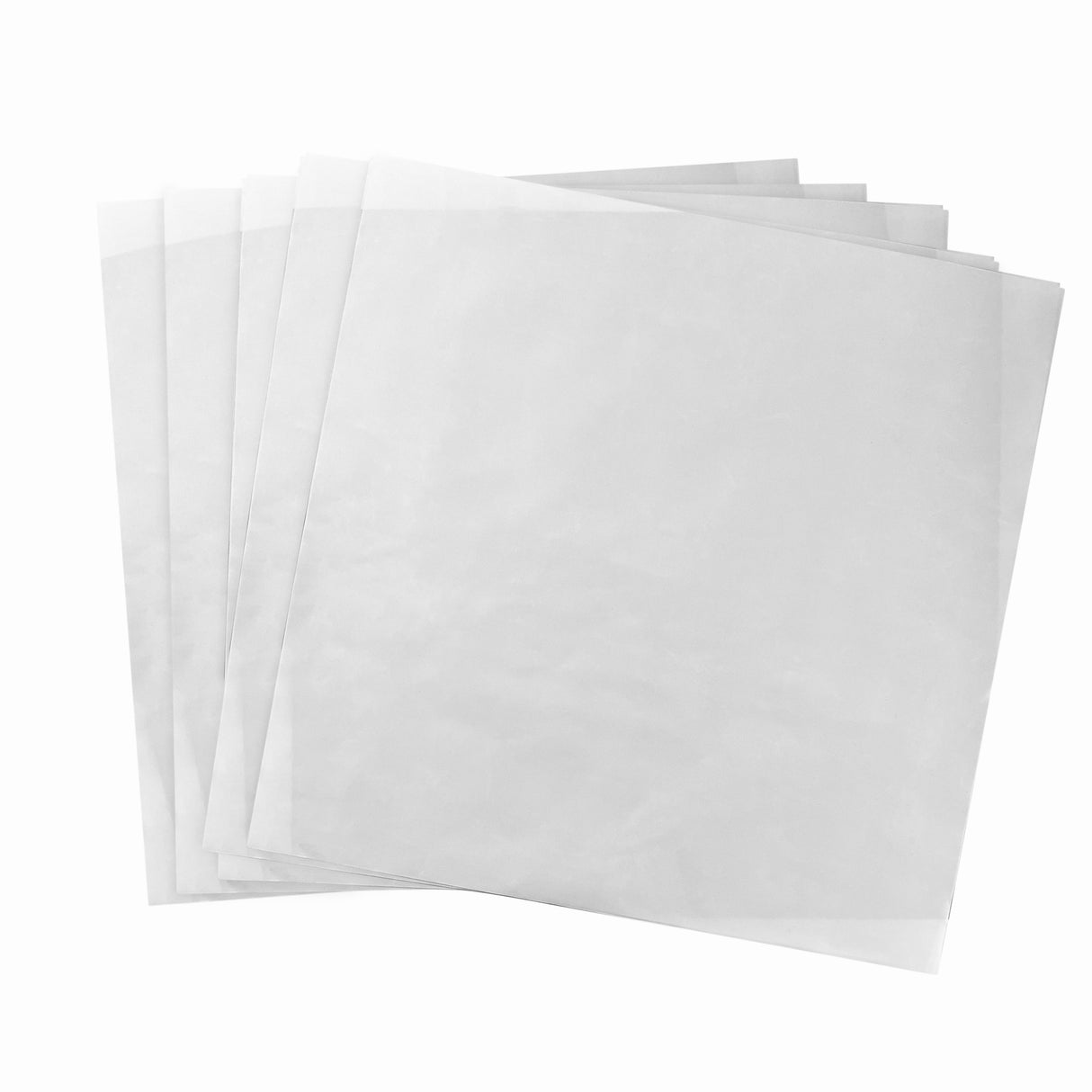 Cinq feuilles de sublimation blanches, lisses et translucides, empilées, idéales pour personnaliser des tasses et autres objets