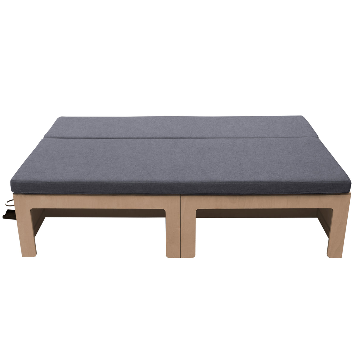 Canapé-lit pour camping-car avec matelas gris, structure en bois clair, design moderne et confortable, idéal pour les espaces réduits