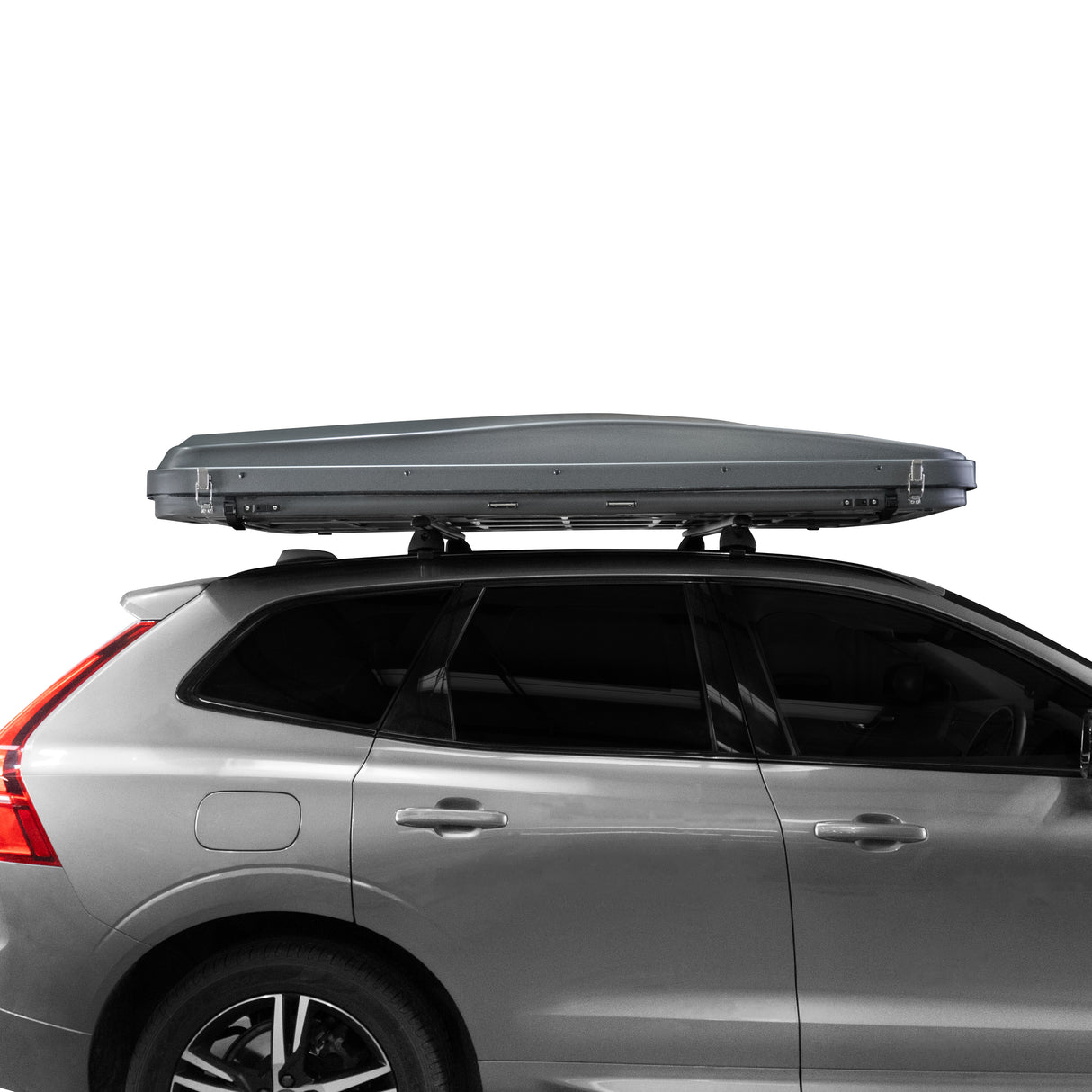 Tente de toit grise élégante sur le toit d'une voiture, avec une finition lisse et aérodynamique, idéale pour les aventures en plein air