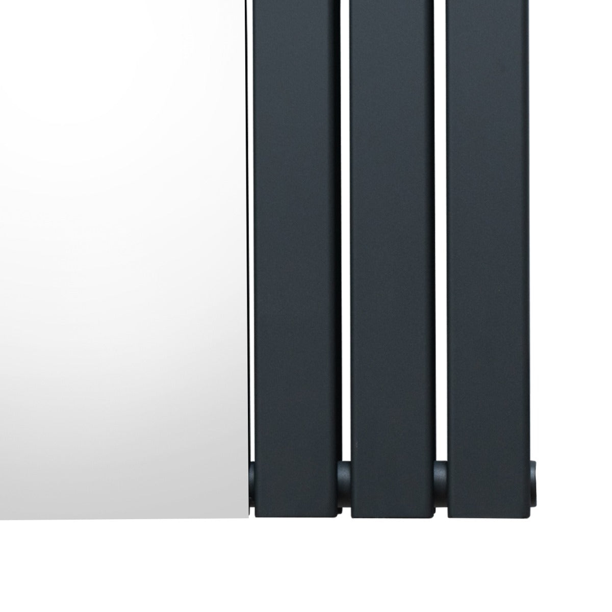 Radiateur plat à miroir gris anthracite, deux panneaux, surface lisse et moderne, idéal pour un intérieur élégant et contemporain