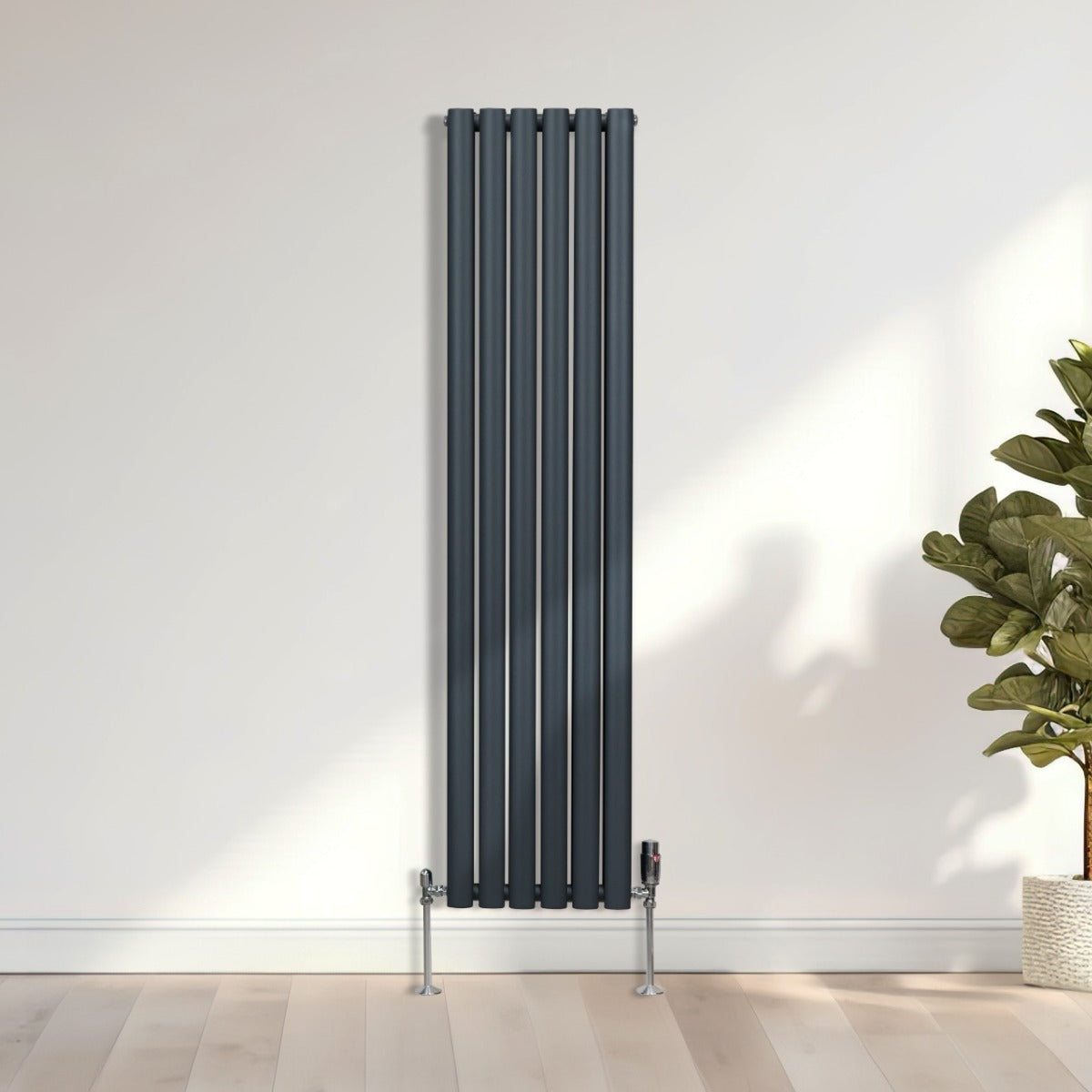 Radiateur à colonnes ovales gris anthracite, 2 panneaux, 1600 x 360 mm, avec finition lisse et pieds en métal, décor moderne