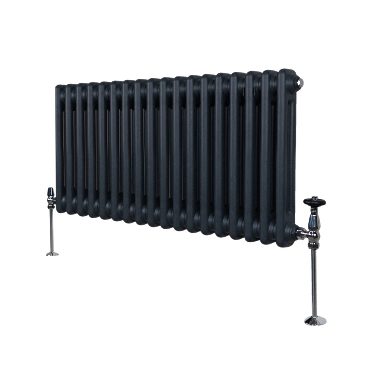 Radiateur traditionnel à 2 colonnes en gris anthracite, finition lisse, avec des pieds en métal chromé et des robinets élégants