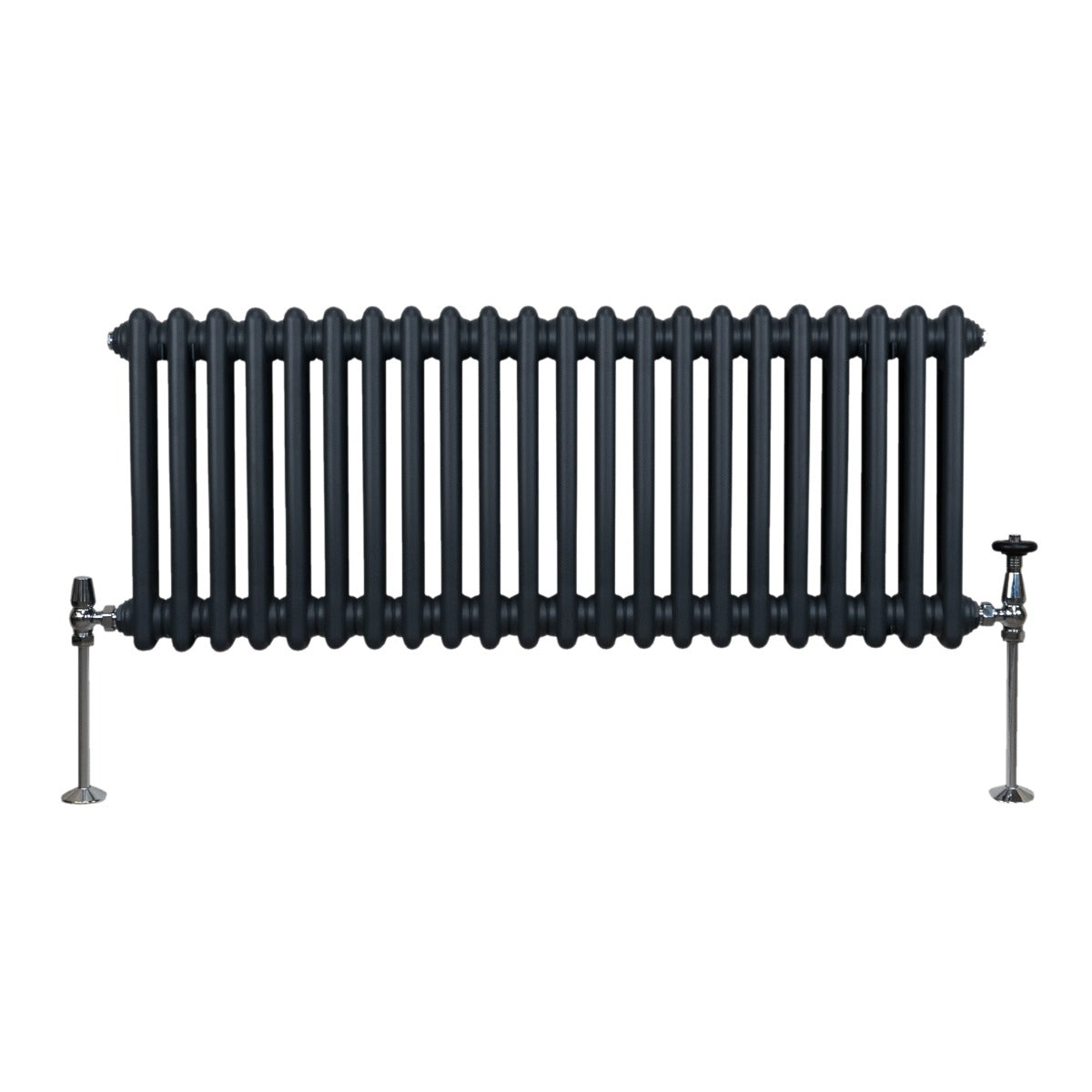 Radiateur traditionnel à 2 colonnes en gris anthracite, avec une finition lisse et des pieds en métal brillant, offrant un design élégant et fonctionnel