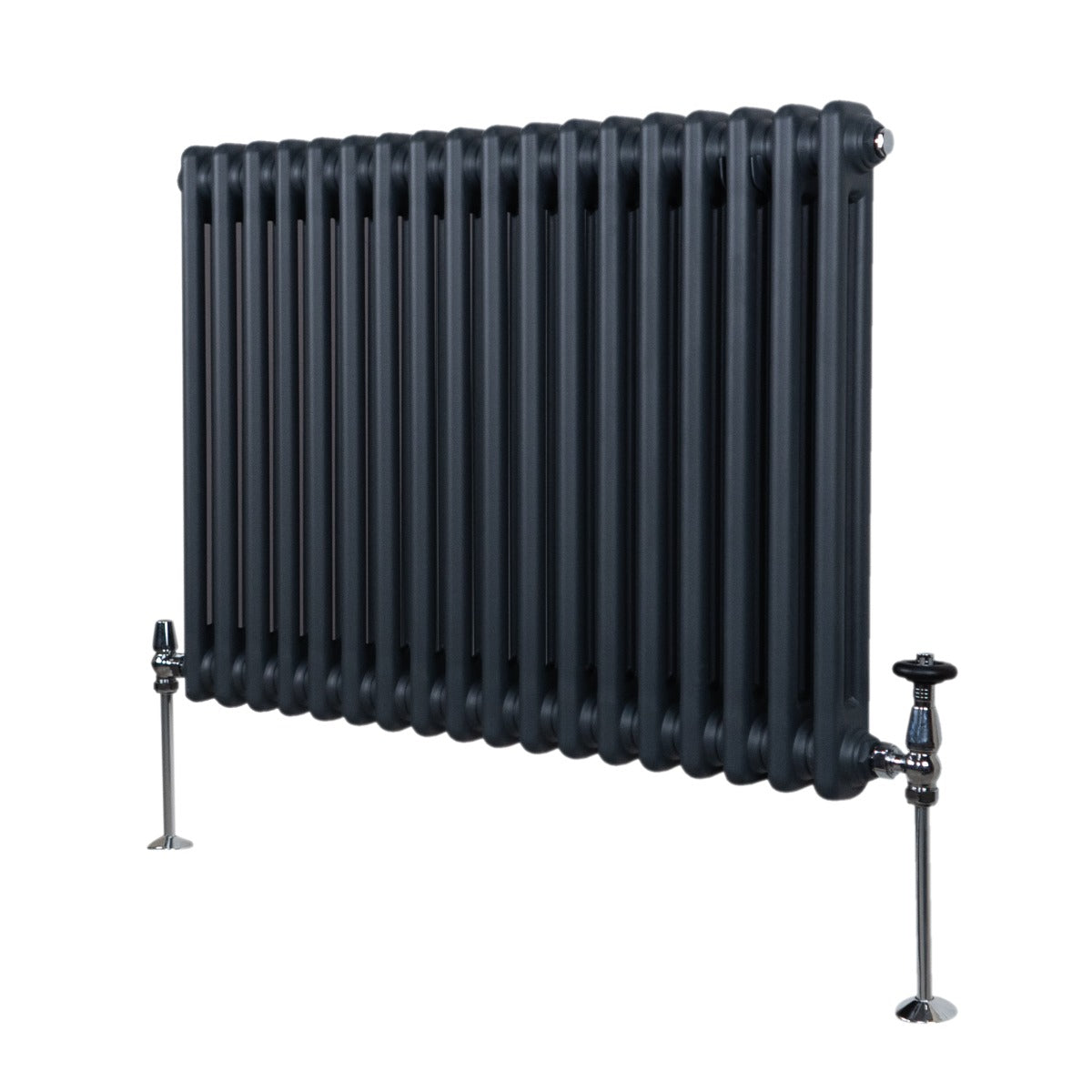 Radiateur traditionnel à 2 colonnes en gris anthracite, avec une finition lisse et des pieds en métal chromé, design élégant et fonctionnel