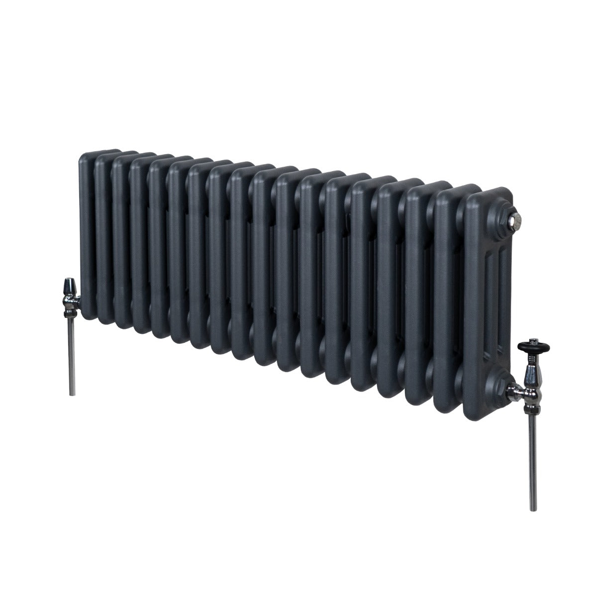 Radiateur traditionnel à 3 colonnes en gris anthracite, avec une finition lisse et des raccords en métal brillants, élégant et fonctionnel