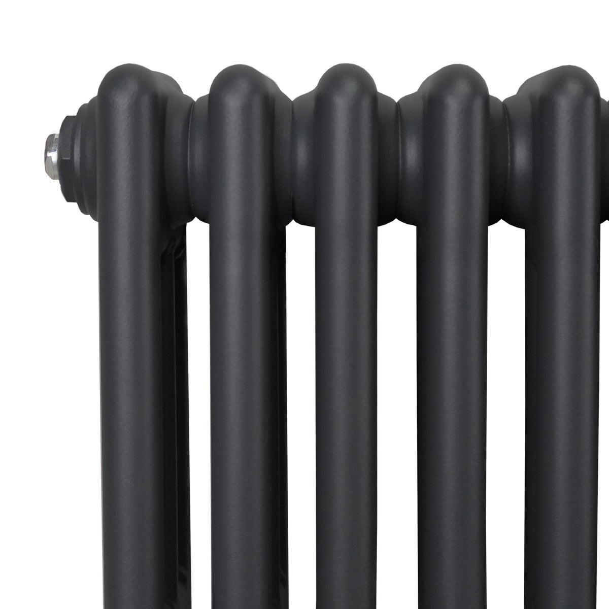 Radiateur traditionnel à 3 colonnes, finition gris anthracite, avec une texture lisse et des lignes élégantes, idéal pour un intérieur moderne