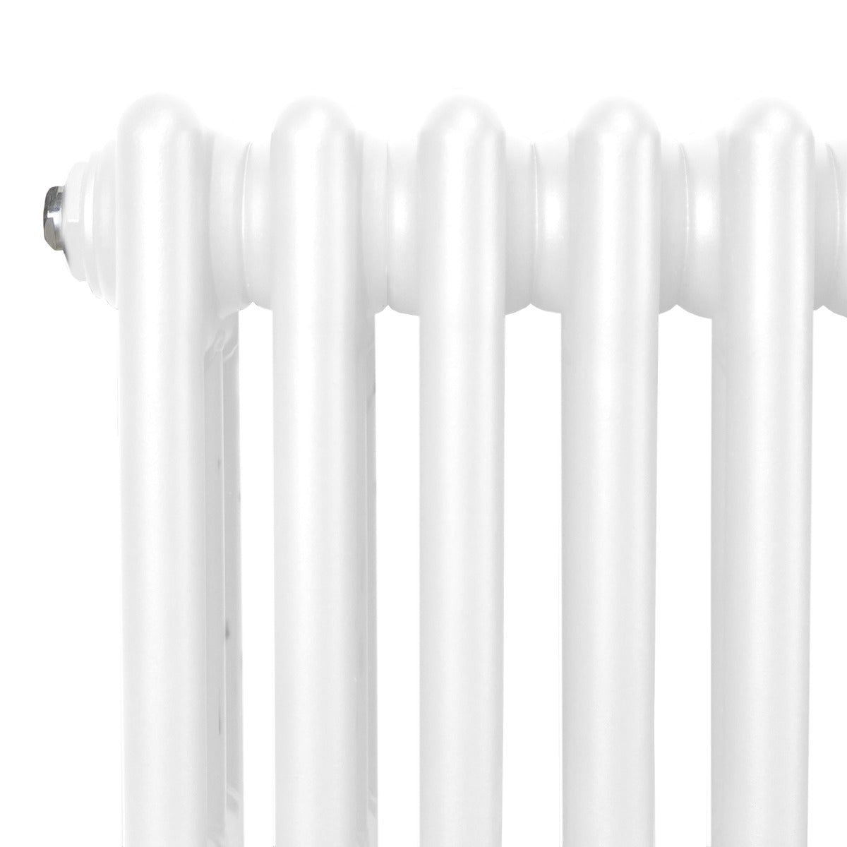 Radiateur traditionnel à 3 colonnes en blanc, finition lisse, avec des contours arrondis et un design classique élégant