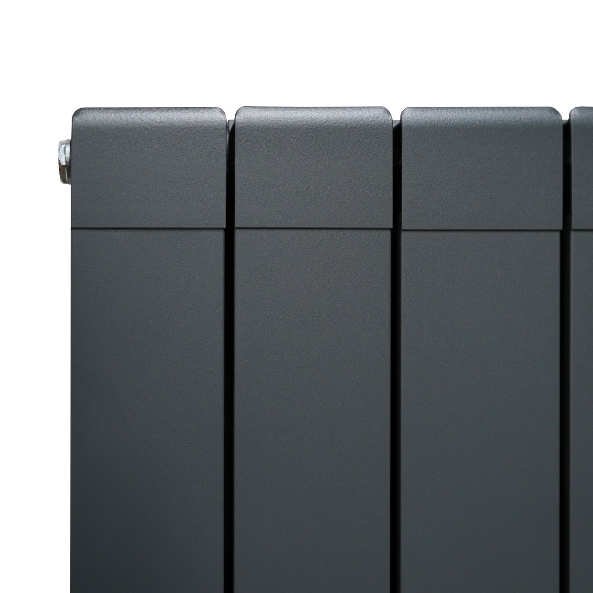 Radiateur en aluminium gris foncé, dimensions 1800 x 395 mm, avec une surface lisse et des lignes modernes, idéal pour un intérieur contemporain