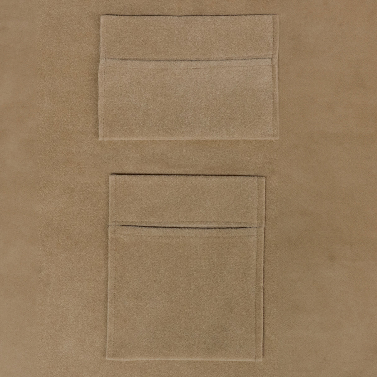 Doublure intérieure beige pour van avec deux poches de rangement, texture douce et finition soignée, idéale pour l'organisation