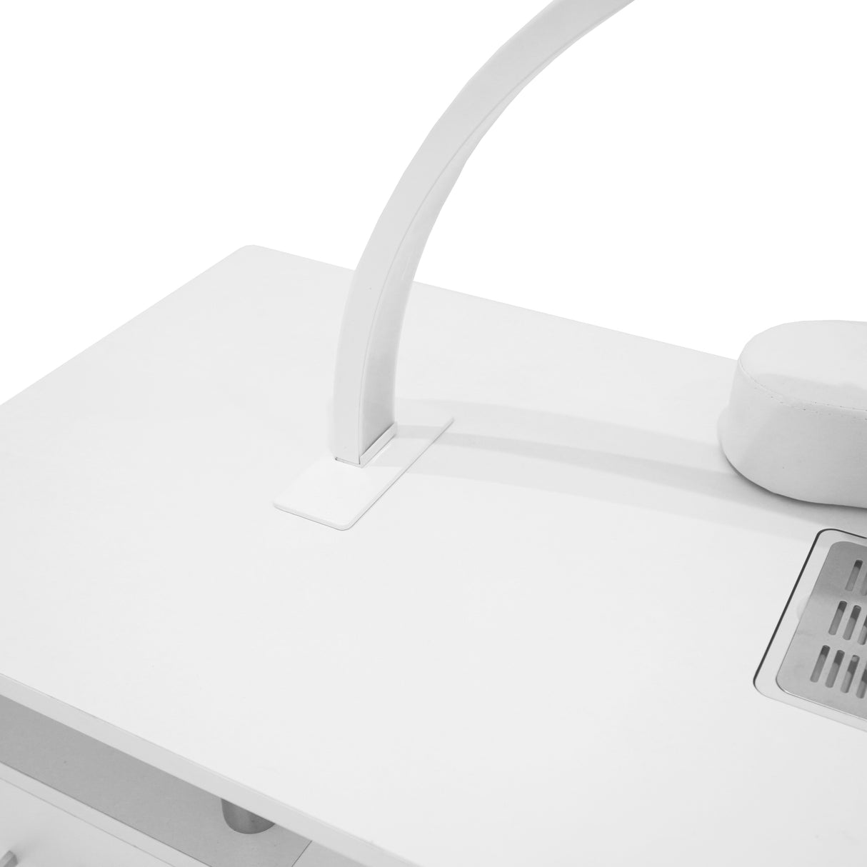 Table de manucure professionnelle blanche avec lampe LED demi-lune, surface lisse et design moderne, idéale pour les soins des ongles