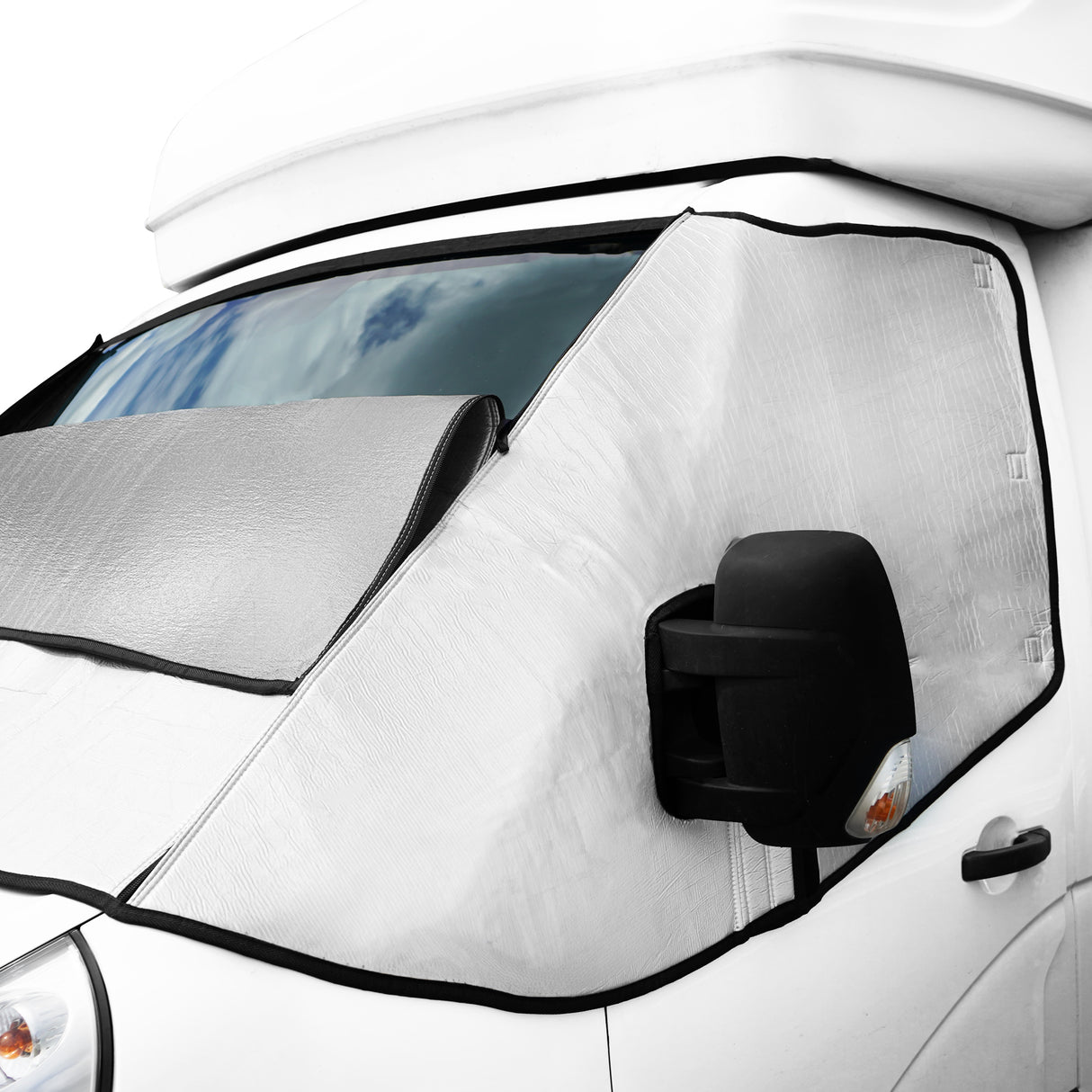 Couverture pare-soleil argentée pour camping-car, ajustée sur le pare-brise, offrant une protection contre la chaleur et les UV