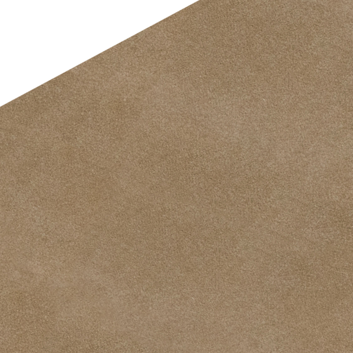 Doublure intérieure beige pour véhicule utilitaire, texture douce et veloutée, idéale pour un confort et une protection optimaux