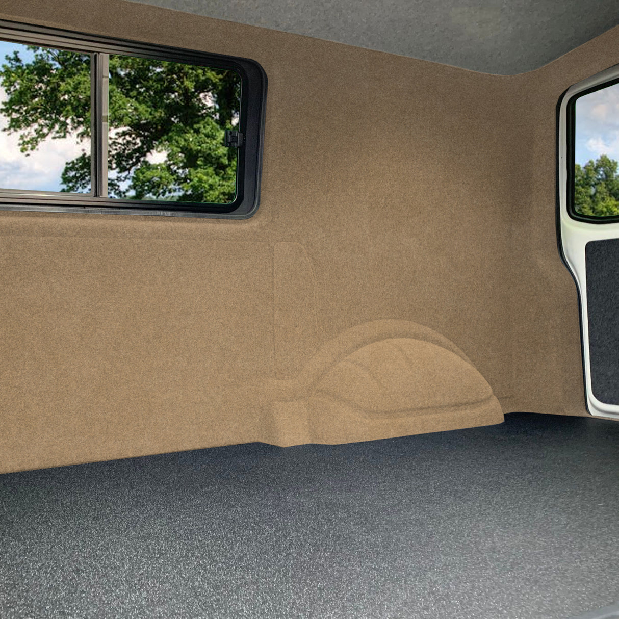 Doublure intérieure beige pour véhicule utilitaire, texture douce, finition uniforme, s'adapte parfaitement aux contours de l'espace intérieur
