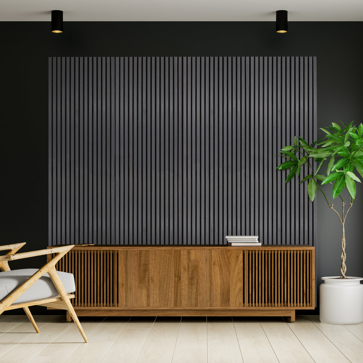 Panneau acoustique mural en gris anthracite avec des rainures verticales, installé sur un mur noir, à côté d'un meuble en bois et d'une plante verte