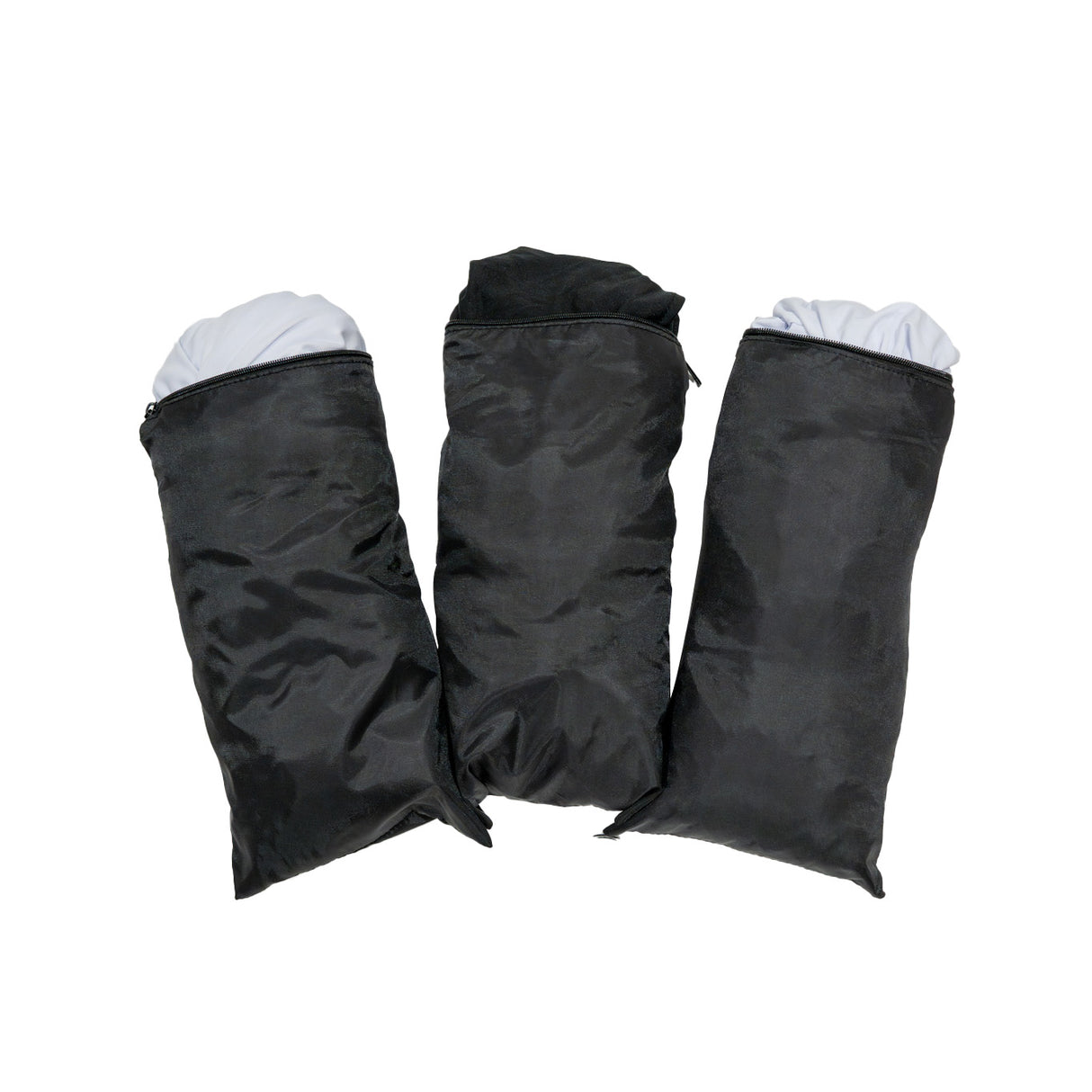 Trois housses noires en tissu doux, zippées, conçues pour le transport et la protection d'un stand DJ premium, avec une finition soignée