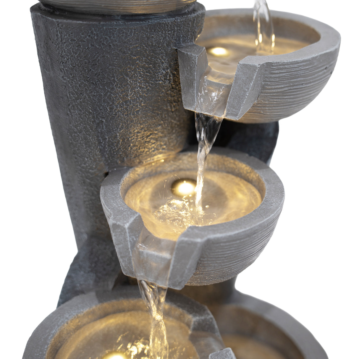 Fontaine de jardin en résine grise avec trois bassins, éclairage LED doux, eau s'écoulant en cascade, texture rugueuse et moderne