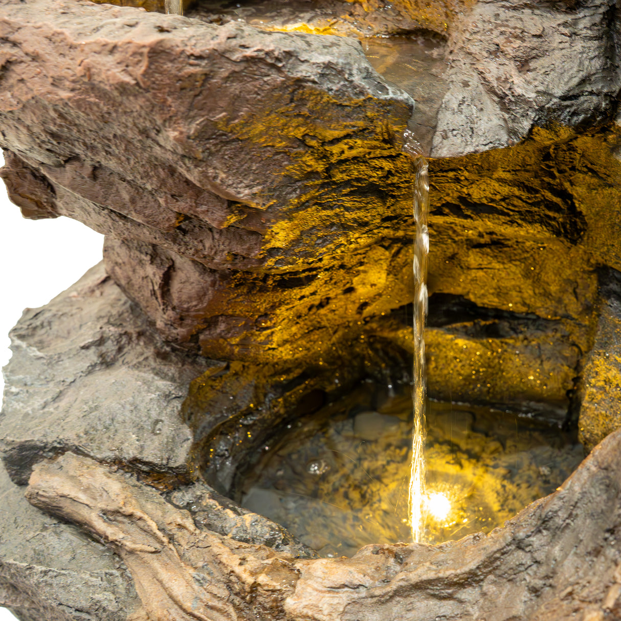 Fontaine de jardin en pierre artificielle avec éclairage LED, présentant des cascades d'eau et une texture rocheuse réaliste
