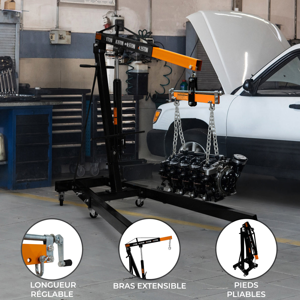 Grue de moteur noire et orange avec bras extensible, chaînes en métal, utilisée pour soulever un moteur dans un garage bien éclairé