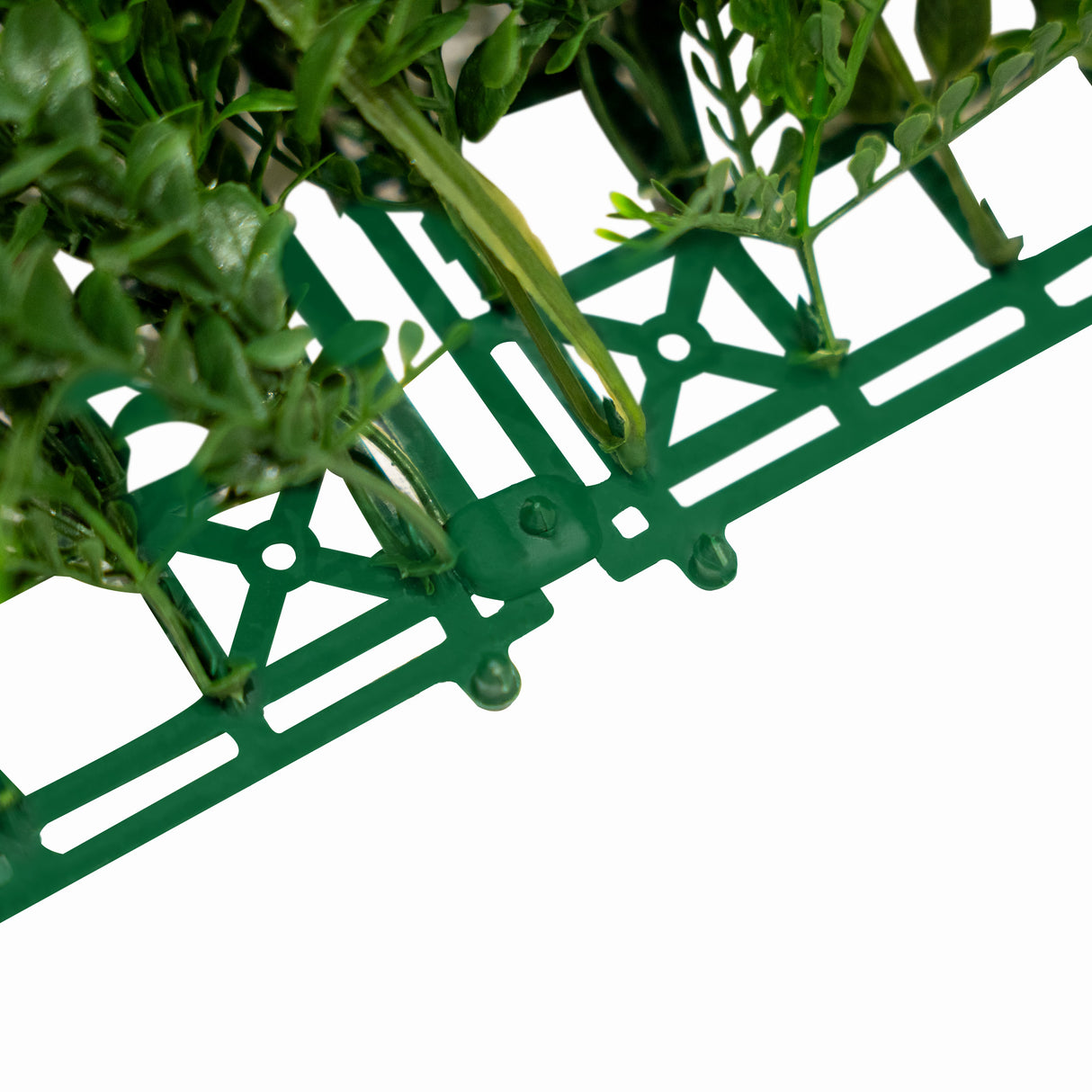 Panneaux muraux végétaux artificiels de 100 x 100 cm, avec feuillage vert dense sur une base en plastique vert, texture réaliste
