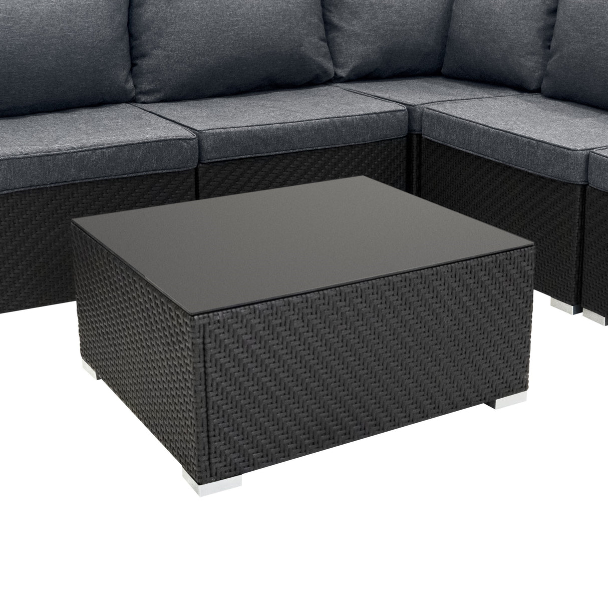 Salon de jardin modulaire en rotin noir avec coussins gris, table basse carrée en verre noir, design élégant et contemporain