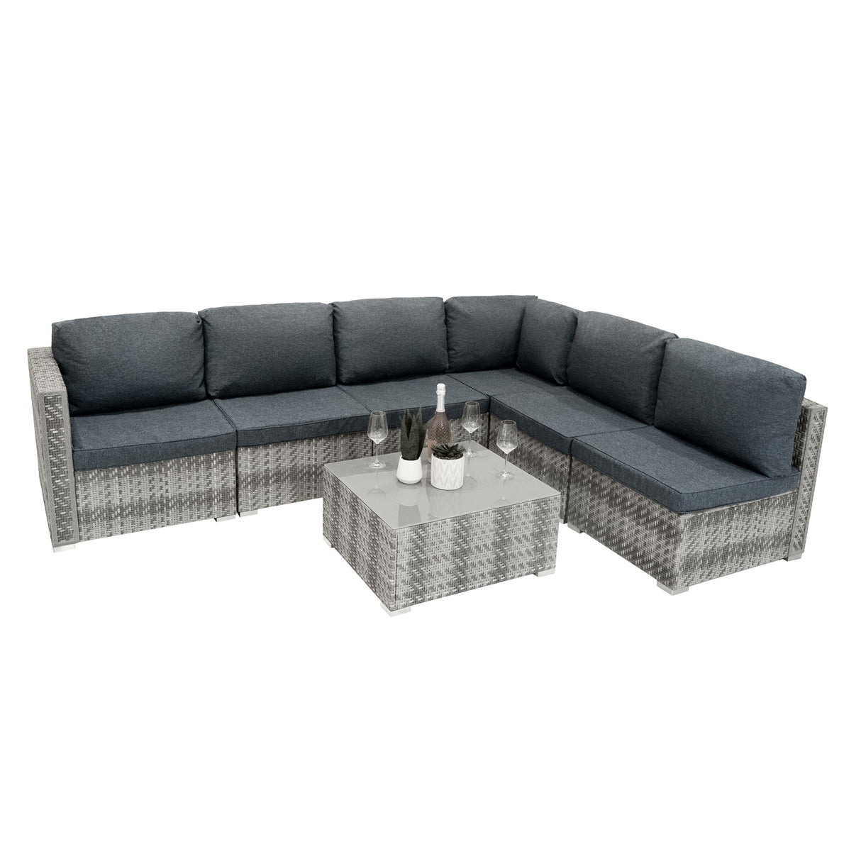 Salon de jardin modulaire en rotin gris avec coussins bleu foncé, table basse en verre, design contemporain et confortable