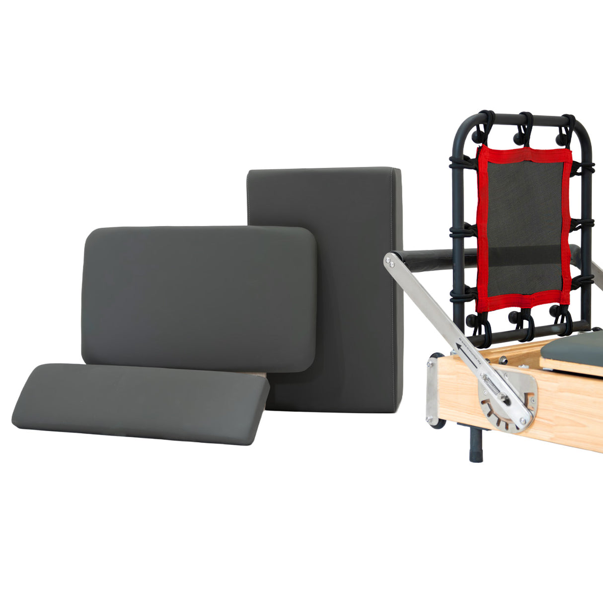 Reformer Pilates pliable en chêne avec coussins gris, cadre noir et détails rouges, conçu pour un entraînement confortable et efficace