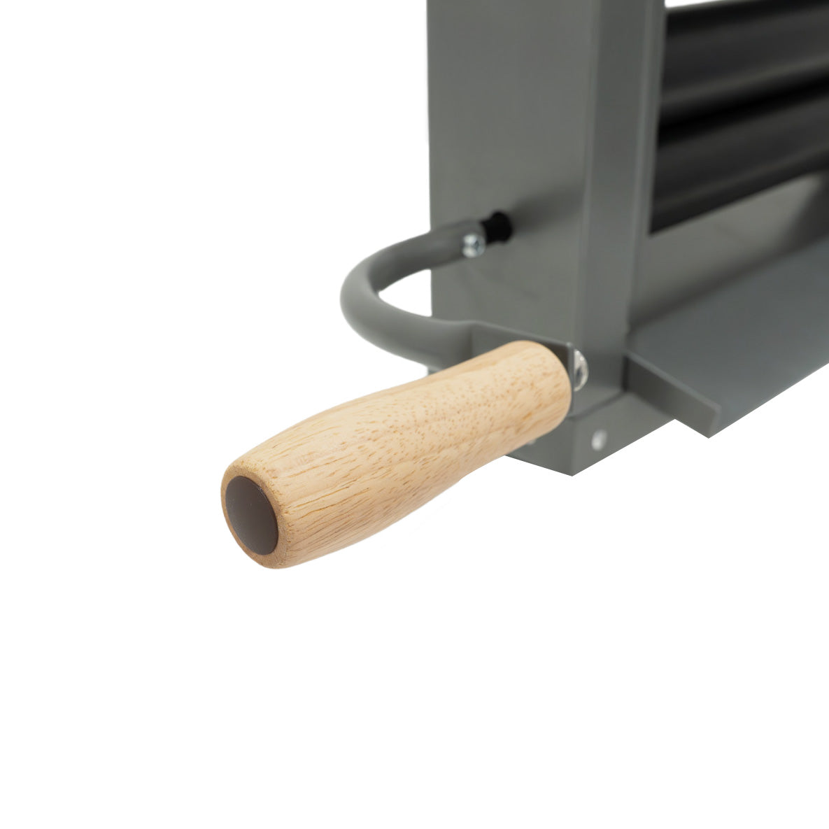 Essoreuse à rouleaux manuel avec poignée en bois, structure en métal gris, idéale pour un séchage efficace des légumes et fruits