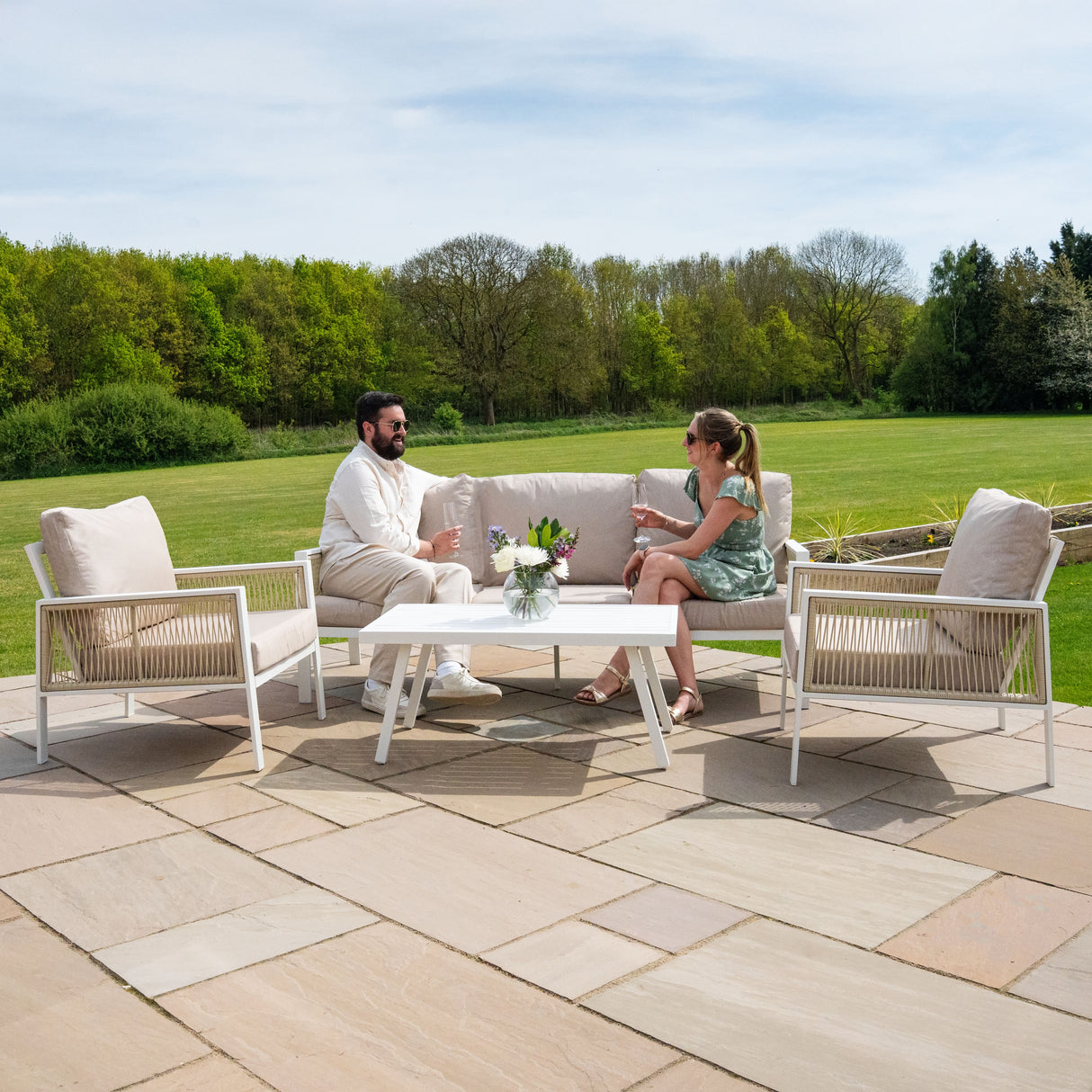 Lot de Salon de Jardin 4 Pièces en Aluminium Blanc & Coffre de Rangement 582 L en Rotin Noir