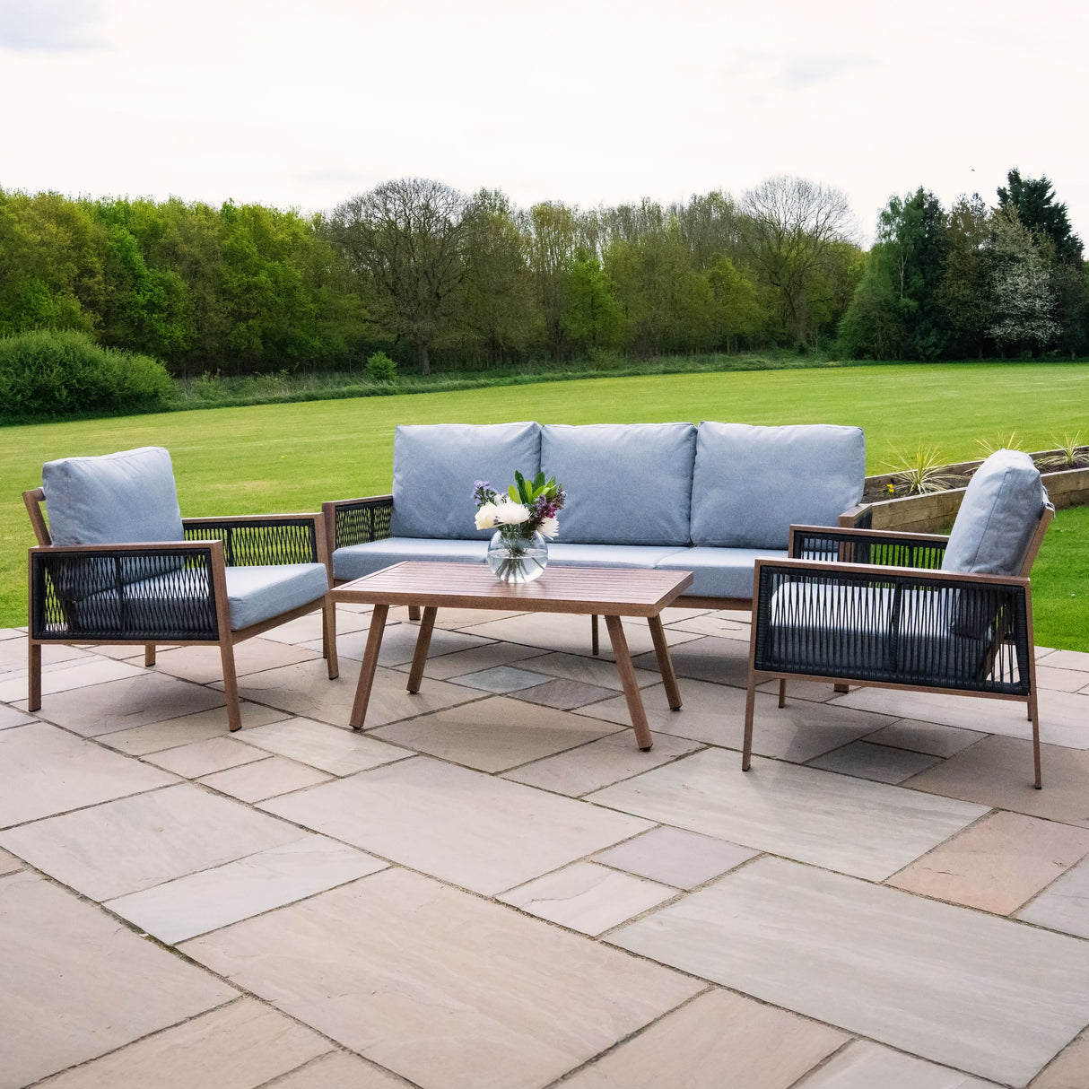 Lot de Salon de Jardin 4 Pièces en Aluminium Effet Bois & Coffre de Rangement 582 L en Rotin Noir