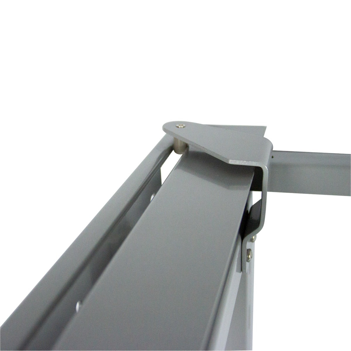 Paniers coulissants métalliques d’angle, finition grise, avec roulettes pour un glissement fluide et un accès facile aux espaces de rangement