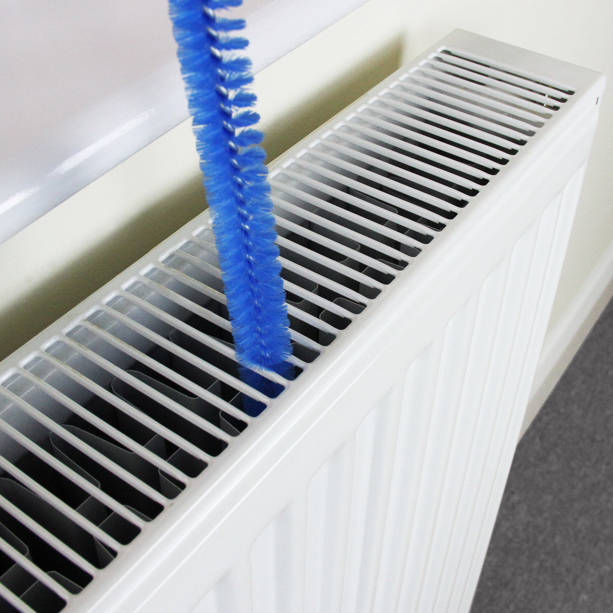 Cache radiateur en MDF naturel, ajustable de 140 cm à 192 cm, finition blanche lisse, design moderne et épuré, idéal pour décorer et protéger