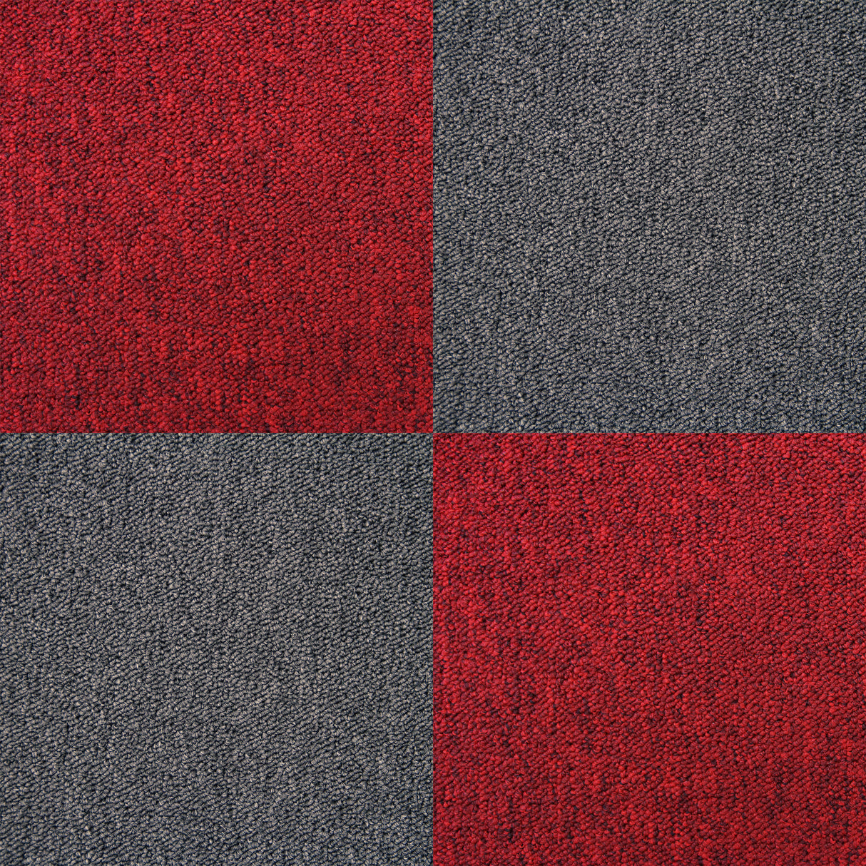 Dalles de moquette en noir charbon, texture douce et résistante, dimensions 50cm x 50cm, idéal pour un sol élégant et moderne