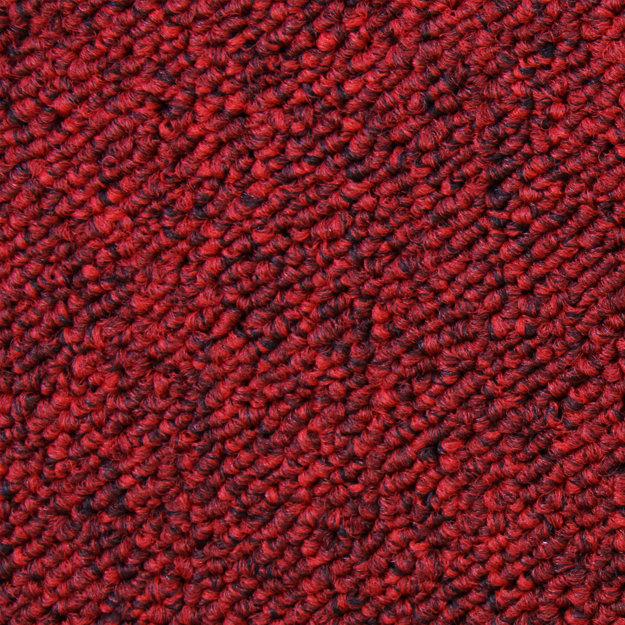 Dalles de moquette rouge écarlate, texture douce et tissée, dimensions 50cm x 50cm, idéales pour un sol chaleureux et accueillant