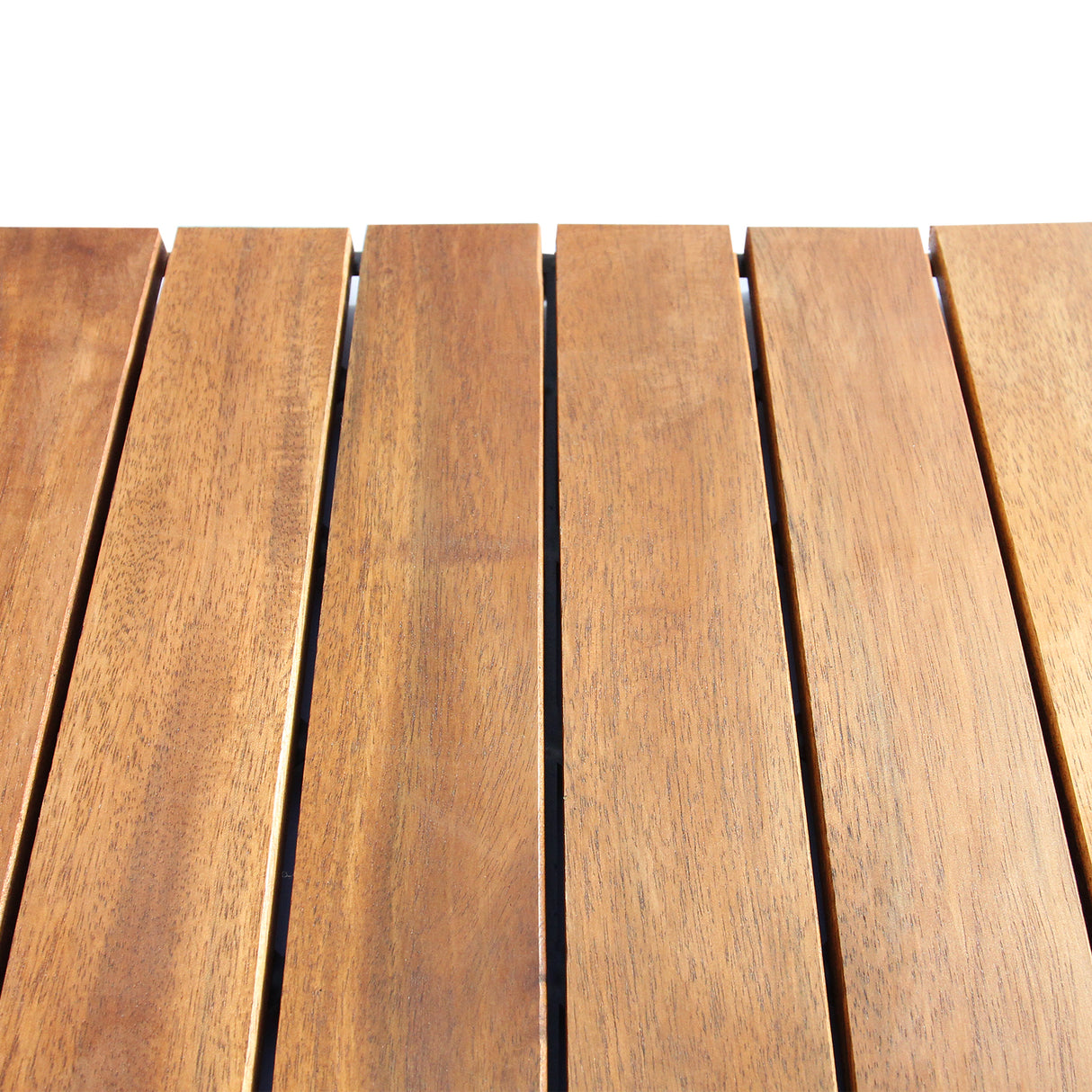 Dalles de terrasse en bois d'acacia, couleur brun riche, surface lisse et texturée, disposées en rangées parallèles, idéales pour l'extérieur