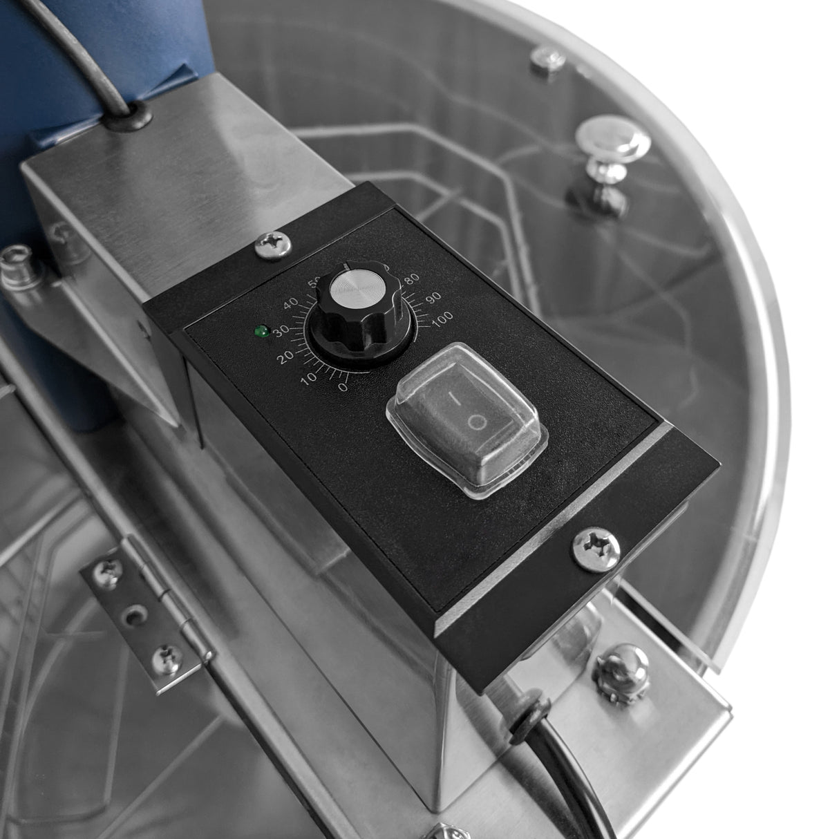 Extracteur de miel électrique T-Mech avec un panneau de contrôle noir, boutons en métal et finition en acier inoxydable brillant