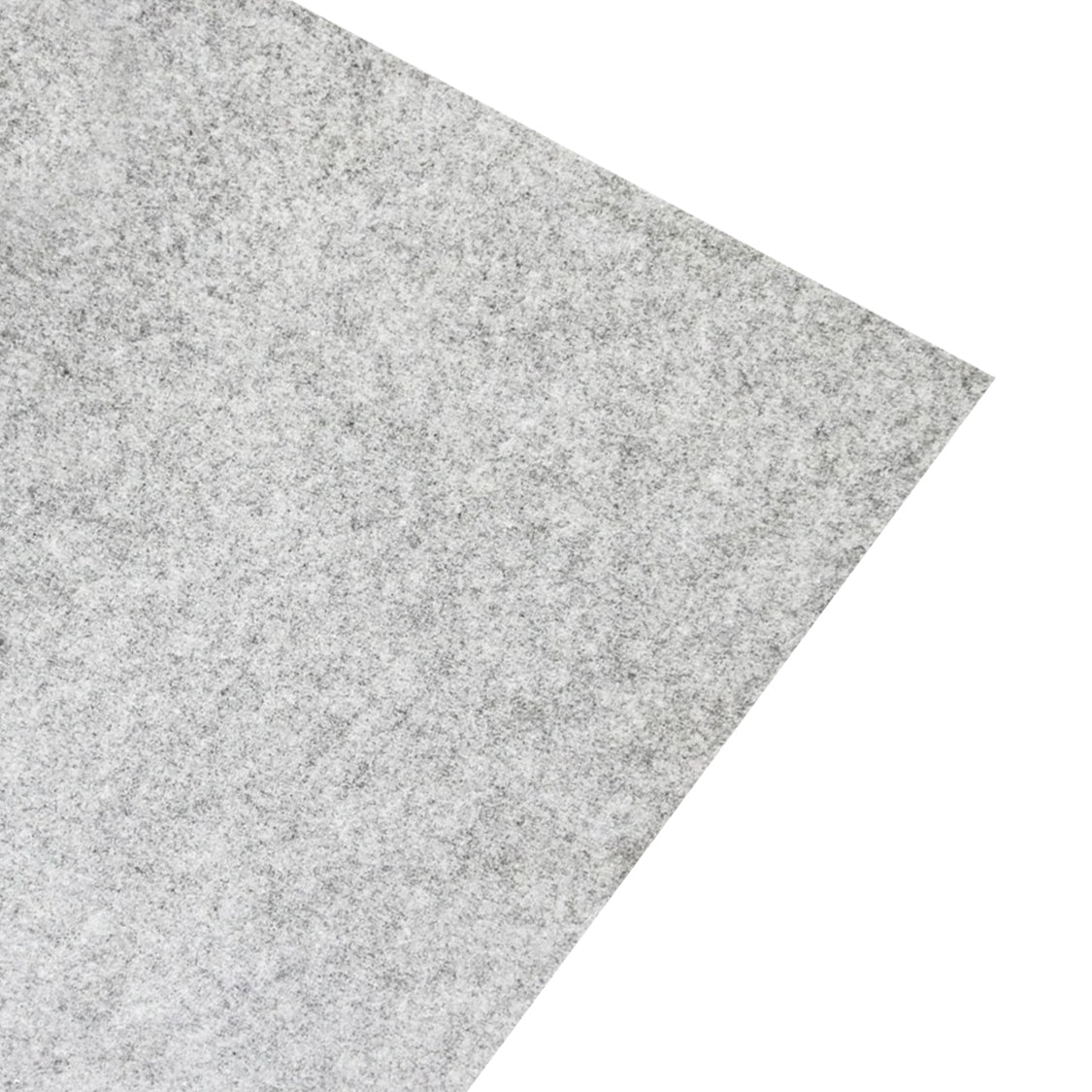 Doublure intérieure pour véhicule utilitaire en gris argenté, texture douce et feutrée, idéale pour l'isolation et la protection