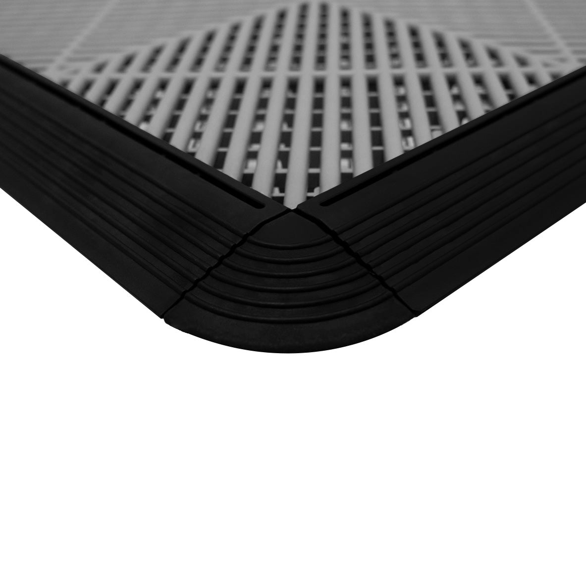 Carrelage de sol ventilé gris avec bordure noire, texture en relief, conçu pour un garage, offrant durabilité et drainage optimal