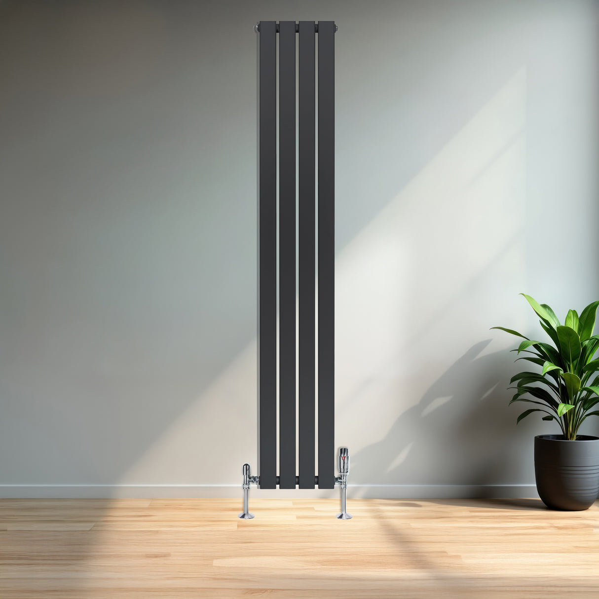 Radiateur plat gris anthracite à un panneau, design moderne avec des lignes épurées, installé dans un intérieur lumineux avec plante verte