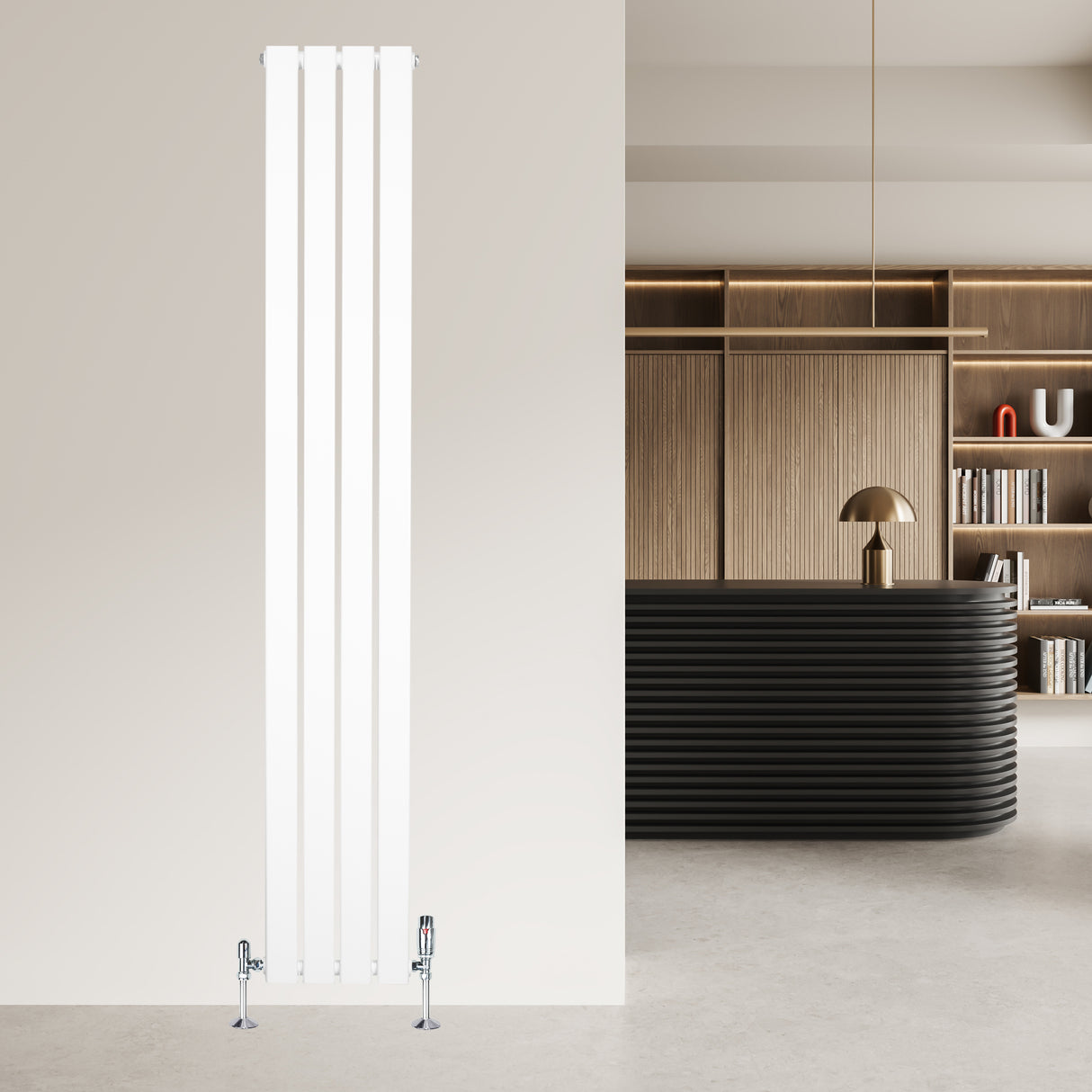 Radiateur plat blanc à un panneau, dimensions 1800 x 280 mm, installé contre un mur dans un intérieur moderne et épuré