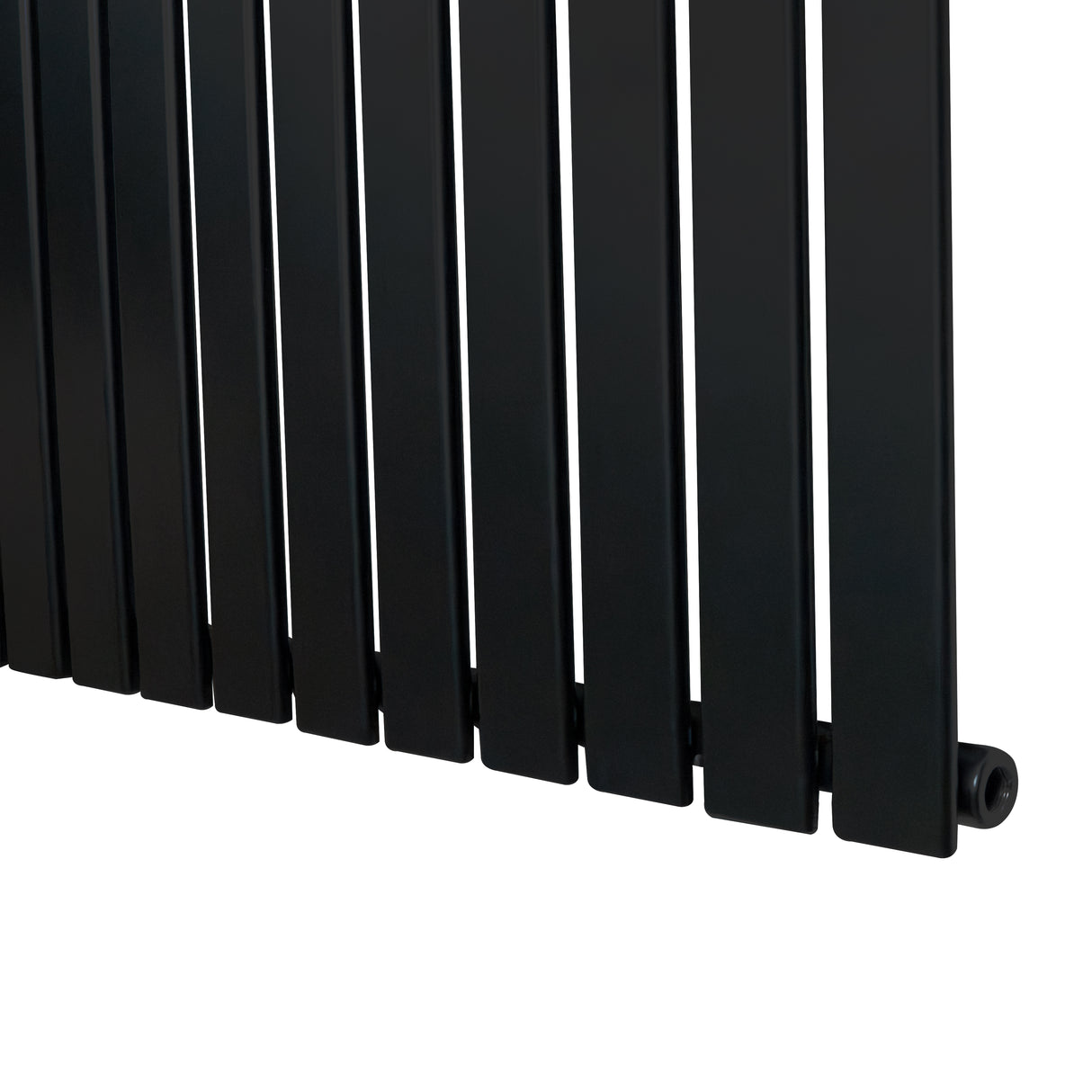 Radiateur plat noir à un panneau, dimensions 1800 x 560 mm, avec des lignes épurées et une finition lisse et moderne