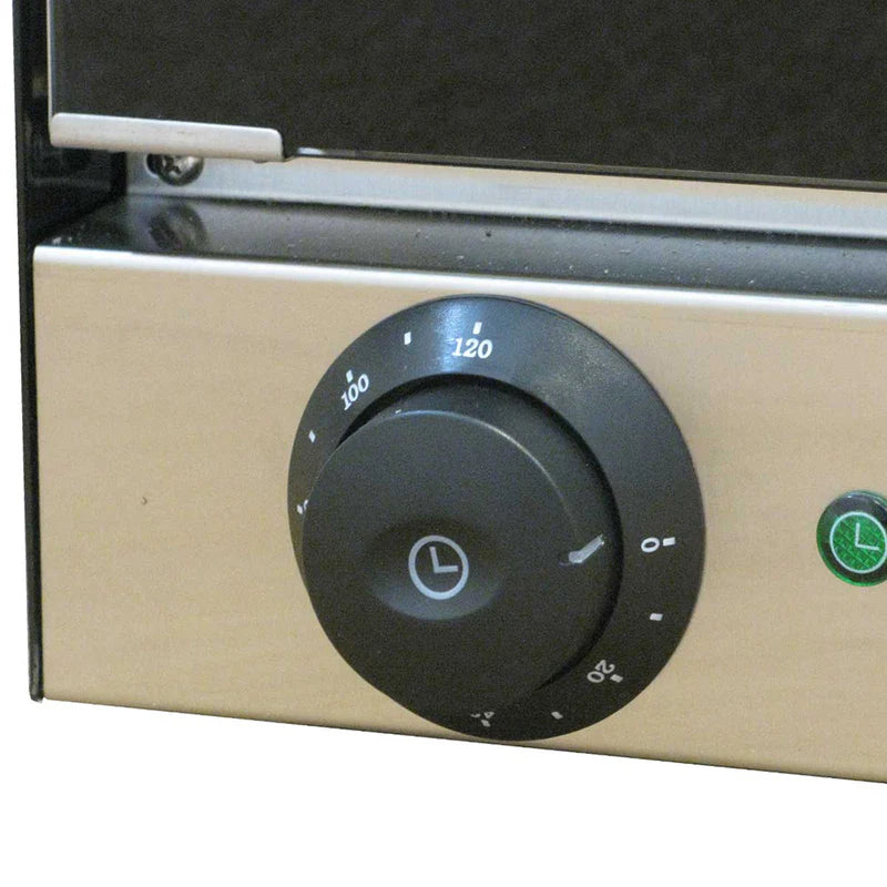 Bouton de contrôle noir avec échelle de température, finition en acier inoxydable, sur un four à convection KuKoo de 60 cm