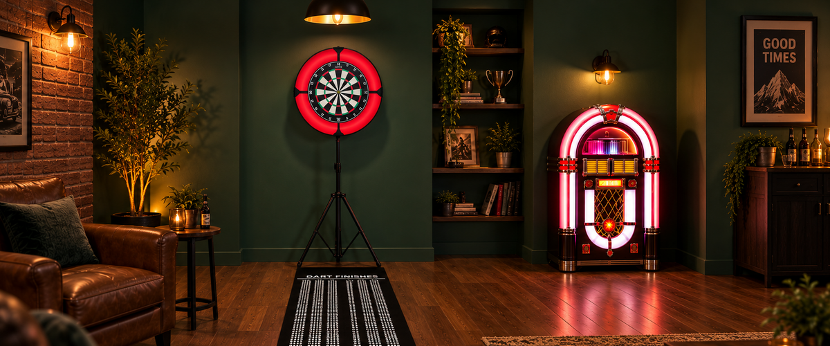 Salle de loisirs élégante avec un jeu de fléchettes, un juke-box rétro, des murs verts, un canapé en cuir et des plantes décoratives