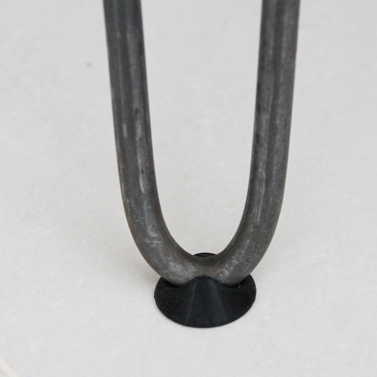 Embouts de protection noirs en caoutchouc pour pieds de table, diamètre de 10 mm, offrant une surface antidérapante et durable