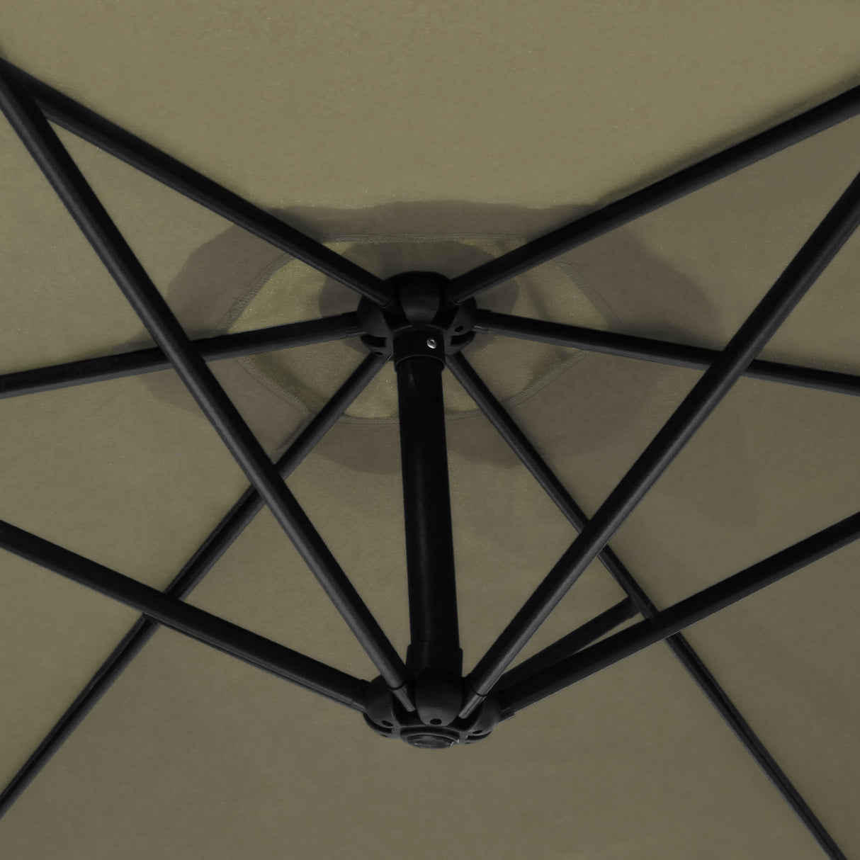 Parasol déporté de 3 m en beige, avec une structure en métal noir et des bras robustes, idéal pour ombrager les espaces extérieurs